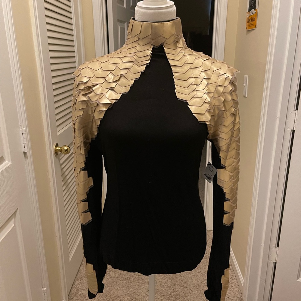 Akira Natasia 2 scale top. Size L but fits closer to a medium. NWOT